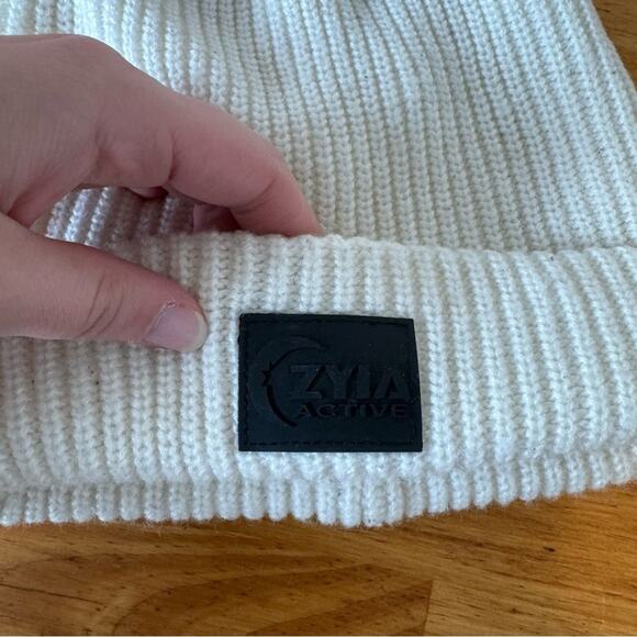 Zyia Active White Ribbed Knit Cuffed Beanie Hat - Picture 2 of 4